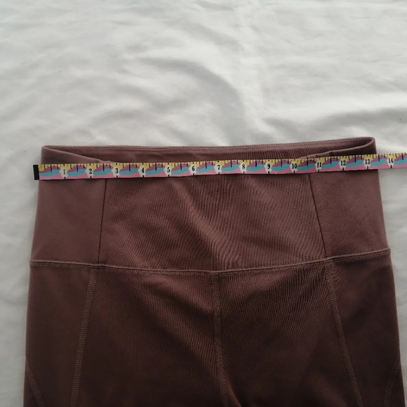 Girlfriend Collective Compressive High-Rise Leggings 28" in Rosebud Pink Medium - Picture 13 of 16